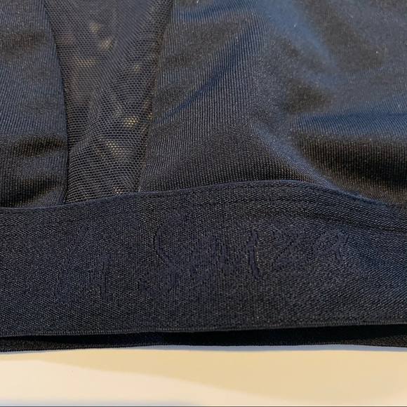 small La Senza black sports bra mesh detail - Picture 3 of 8
